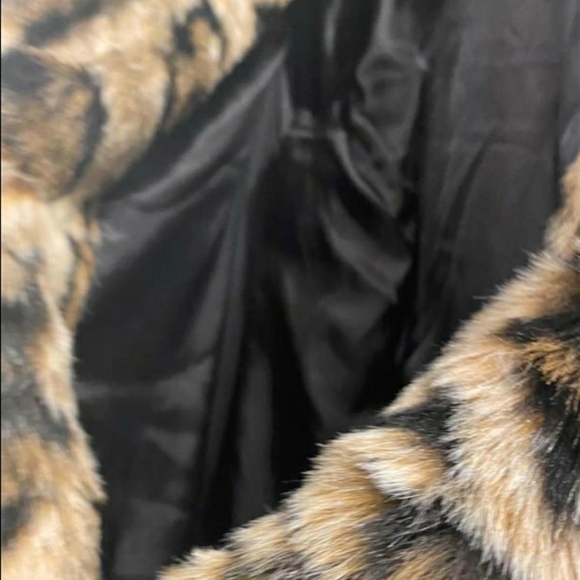 Cliche Leopard Print Coat - Picture 12 of 15